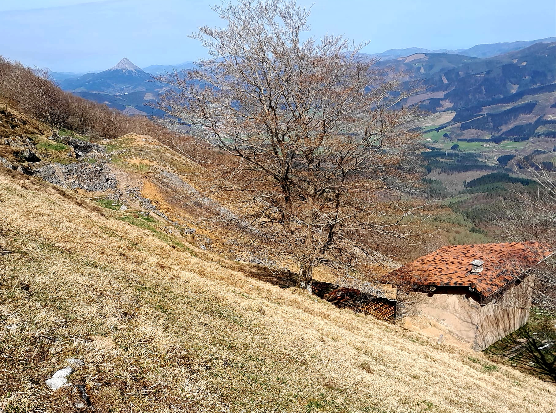 Foto Travesía Oñati- Artzanburu (1365)- Enaitz (1296)- Arantzazu  (Gipuzkoa) Todo el día